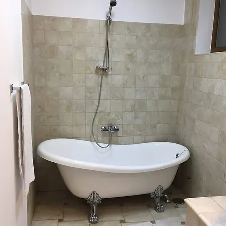 Ultra Central Deluxe Apartment
