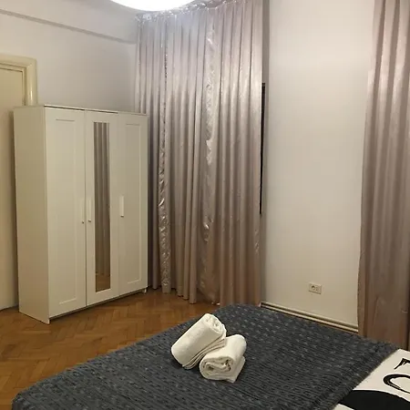 Ultra Central Deluxe Apartment *