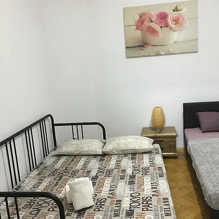 Ultra Central Deluxe Apartment