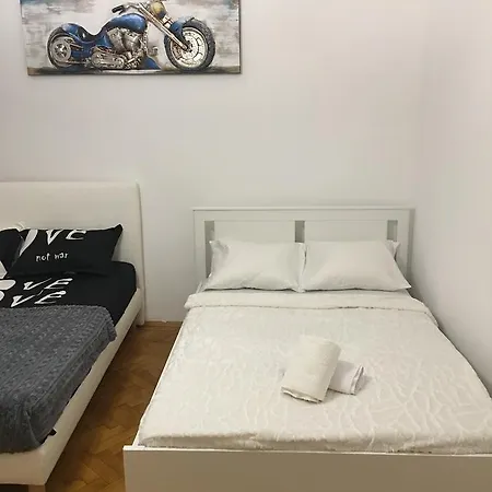 Ultra Central Deluxe Apartment *